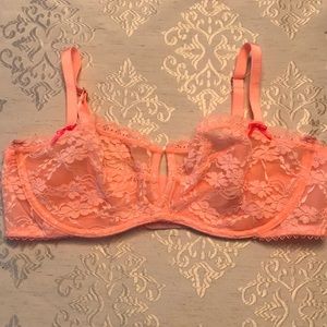 🍑Victoria secrets underwire lace bra🍑